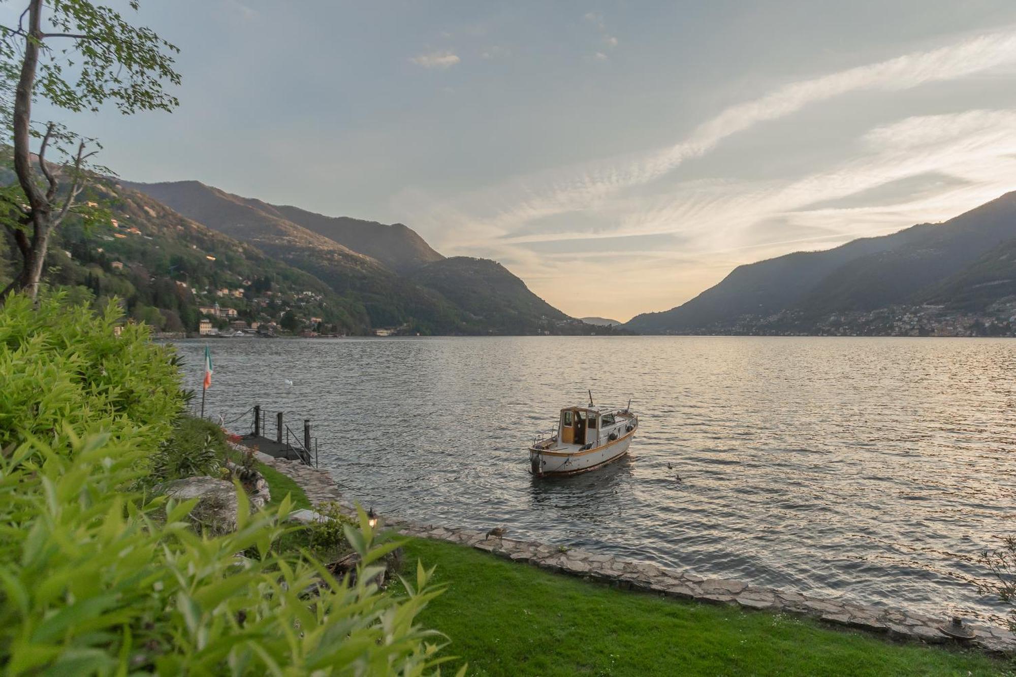 The Writer'S Nest Waterfront Villa By Rent All Como Faggeto Lario Eksteriør billede